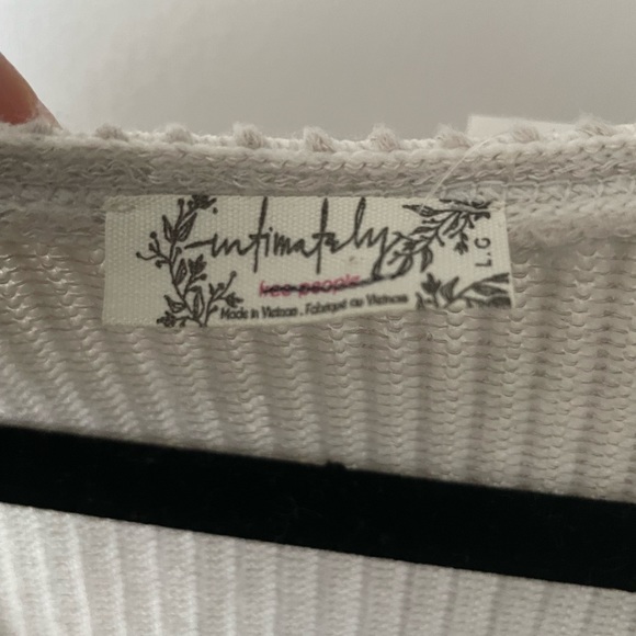 NWOT - Free People intimately v neck long sleeve top - Picture 3 of 3